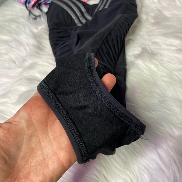 🏊‍♀️ADIDAS🏊‍♀️ Sleek Logo One Piece w/Side paneling and adjustable straps - Picture 10 of 14